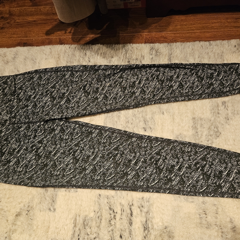 Black and White Patterned Leggings